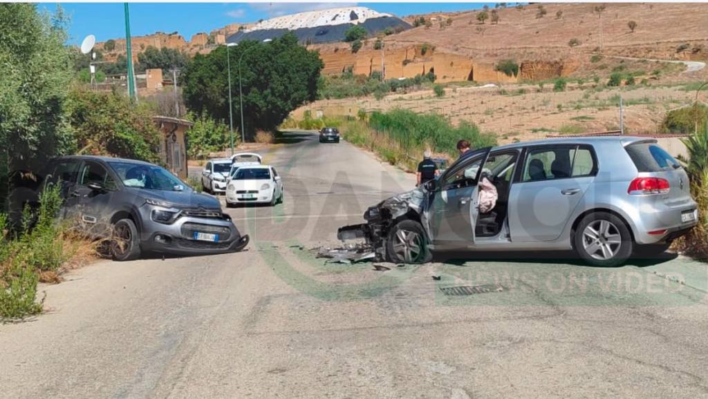Al momento stai visualizzando Agrigento – Incidente stradale a Monserrato, due feriti in uno scontro tra auto