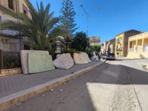 Scopri di più sull'articolo Agrigento – Canicattì,    Gettati da incivili materassi in piazza Vespri. Zona ripulita