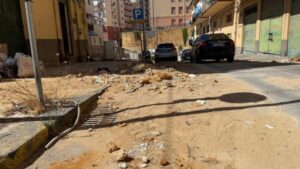 Scopri di più sull'articolo Agrigento, cinque giorni dopo il nubifragio via Callicratide è ancora coperta di detriti: «Meno parole, più fatti»
