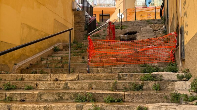 Al momento stai visualizzando Agrigento, acqua sprecata per cinque ore da una perdita: La scalinata diventa un ruscello mentre Maddalusa resta assetata