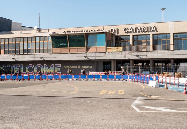 Al momento stai visualizzando Agrigento – L’Etna continua a dettare il ritmo del traffico aereo siciliano