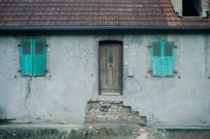 Scopri di più sull'articolo Agrigento – Comprare casa vecchia: come riconoscere un tetto da rifare prima del rogito