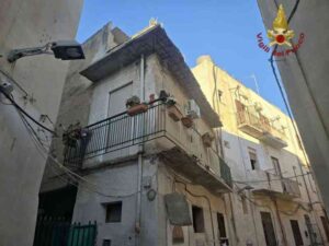Scopri di più sull'articolo Agrigento – Mazara del Vallo, crolla balcone al primo piano: muore un'anziana di 86 anni