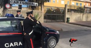 Scopri di più sull'articolo Agrigento – Licata, controllo dei carabinieri: in auto spranga, coltello e hashish, denunciato un pizzaiolo