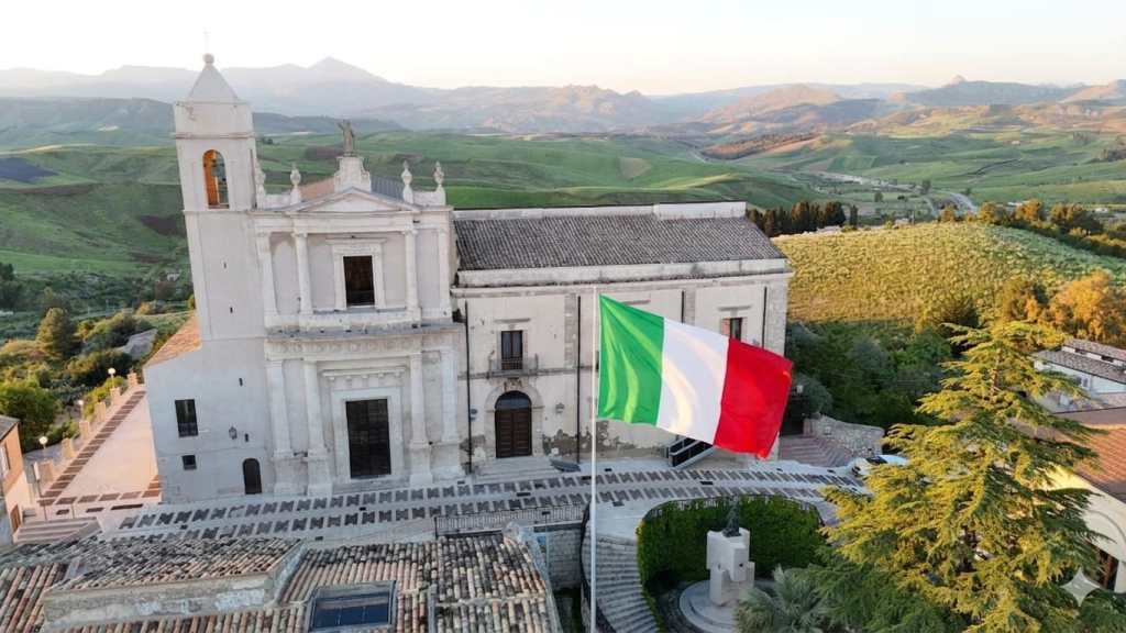 Al momento stai visualizzando Agrigento – Nicola Calathopoulos e Carmelo Sardo ospiti della rassegna “Grandi autori in piccolo borgo”