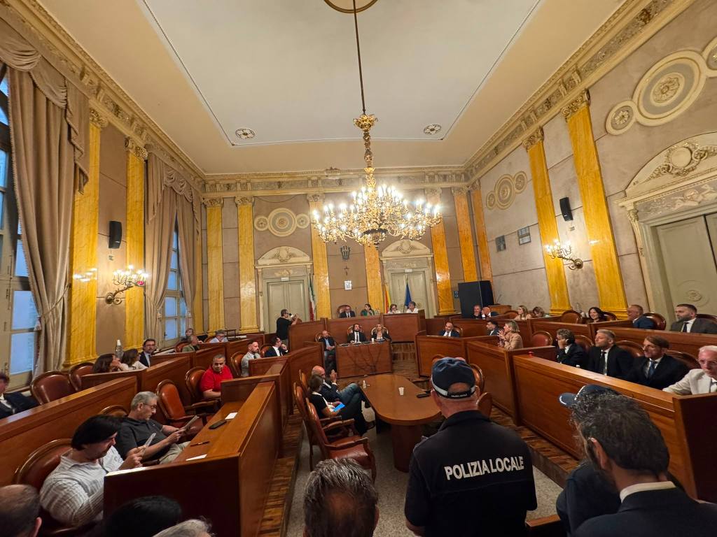 Al momento stai visualizzando Commissioni consiliari Agrigento, i consiglieri Mpa: «Controcorrente getta la maschera. La Vardera chiarisca agli elettori»