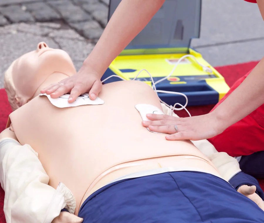 Al momento stai visualizzando Agrigento – Confasi Sicilia dona un defibrillatore a Caltabellotta