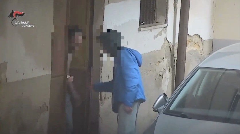 Al momento stai visualizzando Agrigento – Madre denuncia il figlio per salvarlo dalla droga, scatta l’inchiesta: 28 indagati 