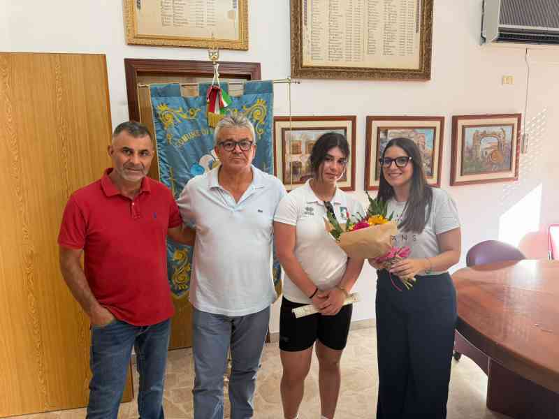 Al momento stai visualizzando Agrigento – Poggioreale, encomio solenne del Comune alla campionessa di pesistica Ilenia Vella