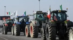 Scopri di più sull'articolo Caro carburanti, gli agricoltori scendono in strada: protesta sulla Palermo-Agrigento che è chiusa