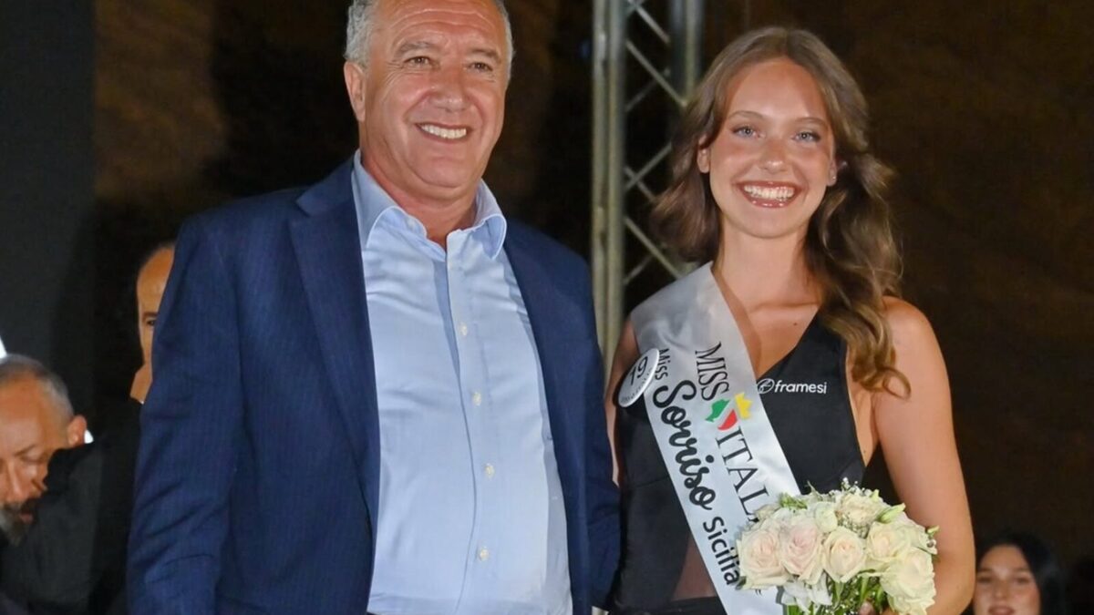 Al momento stai visualizzando Agrigento – Teatro dell’Efebo: stasera Francesco Buzzurro con la sua “Orchestra a sei corde”, successo per la finale regionale Sicilia di Miss Italia