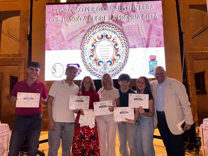 Al momento stai visualizzando Agrigento – Premio giornalistico "Enzo Porrello" a Sciacca, quattro menzioni d'onore per gli studenti del liceo classico "Fazello"