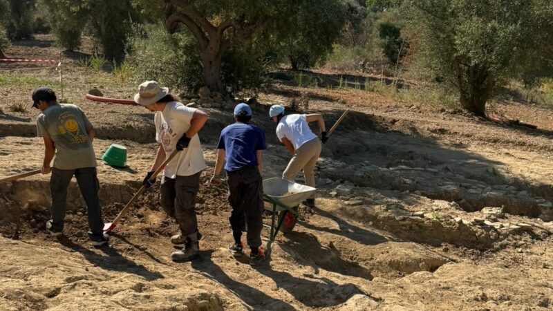 Al momento stai visualizzando Ad Agrigento open day negli scavi archeologici del Ceramico. L’assessore regionale Francesco Paolo Scarpinato: “Restituiamo alla comunità un pezzo della sua storia”