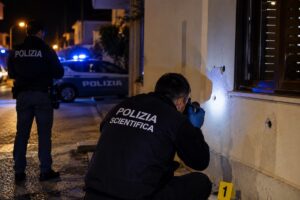 Scopri di più sull'articolo Agrigento – Licata, tre colpi di pistola contro un’abitazione: indagini della Polizia a Piano Cannelle