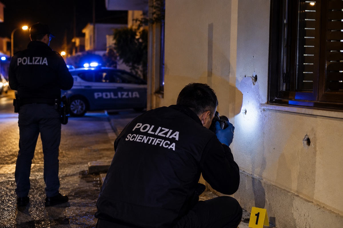 Al momento stai visualizzando Agrigento – Licata, tre colpi di pistola contro un’abitazione: indagini della Polizia a Piano Cannelle