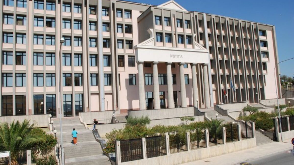 Al momento stai visualizzando Agrigento – Racalmuto, accuse di violenze e richieste di denaro alla madre e alla sorella: 31enne allontanato