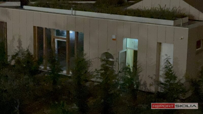 Al momento stai visualizzando Agrigento – Villa del Sole, ore 22.45: Luci accese e porte aperte nel nuovo asilo. Report Sicilia documenta e chiede: Chi era dentro e perché?