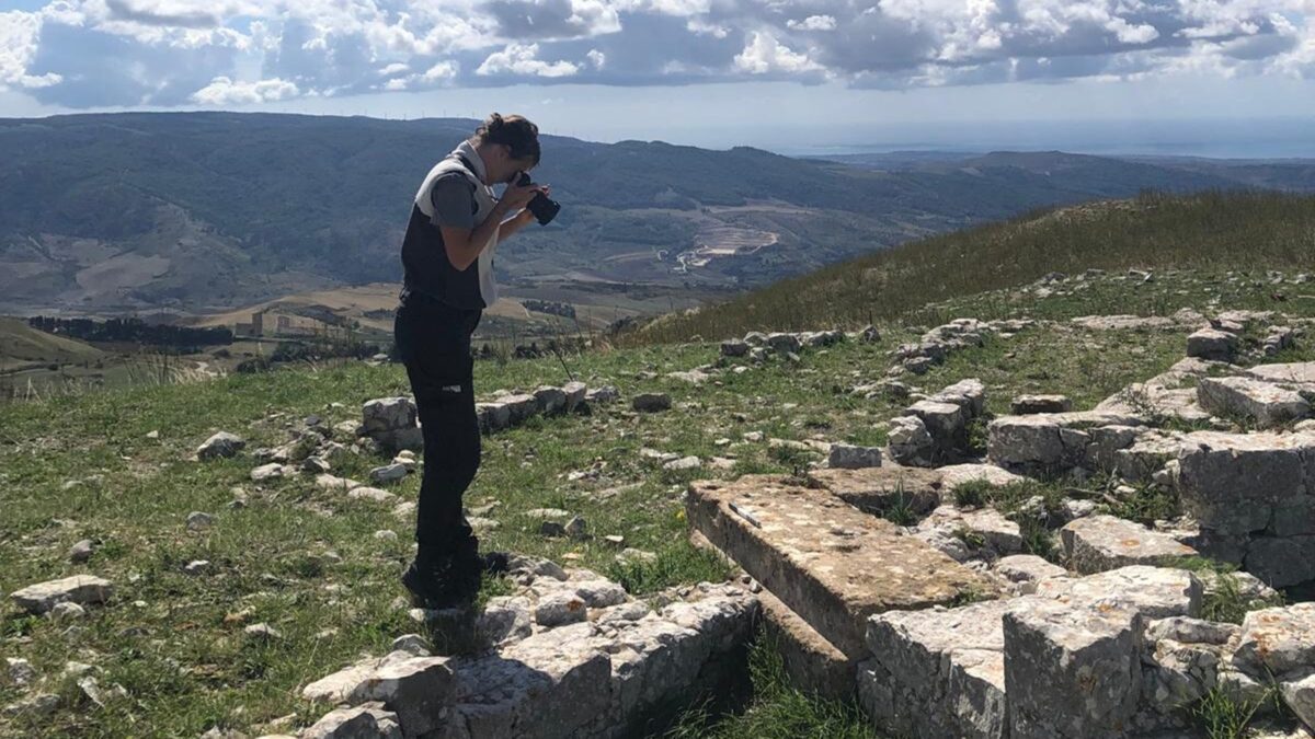 Al momento stai visualizzando Agrigento – Conclusa la nuova campagna di scavo sul monte Adranone: si ricostruisce la storia dell’antico sito nell’entroterra agrigentino