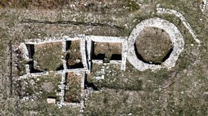 Scopri di più sull'articolo Agrigento – Conclusa la nuova campagna di scavo sul monte Adranone: si ricostruisce la storia del sito nell’entroterra agrigentino