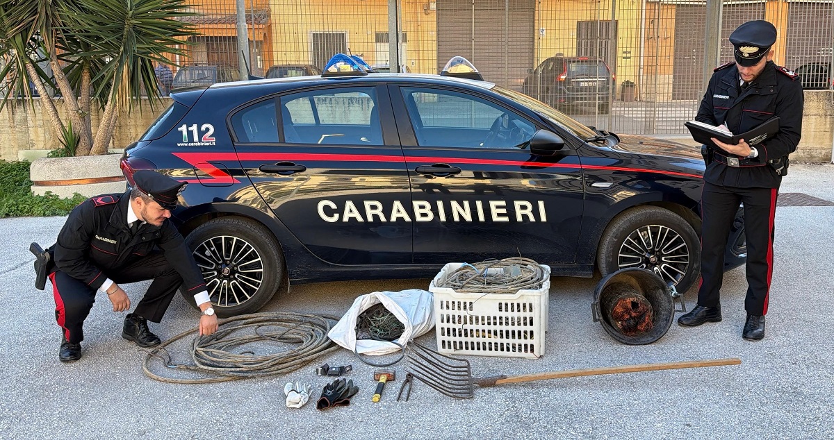 Al momento stai visualizzando Agrigento – Favara, fermati in auto con 90 chili di cavi in rame, arnesi da scasso e carburante: denunciati due giovani