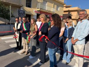 Scopri di più sull'articolo Agrigento – A Menfi inaugurati nuovi semafori: taglia il nastro una giovane rimasta coinvolta in un incidente stradale