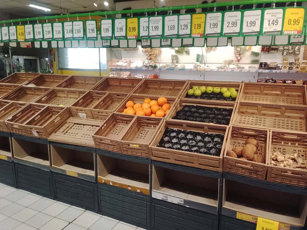 Al momento stai visualizzando Protesta autotrasportatori, scaffali vuoti nei supermercati ad Agrigento
