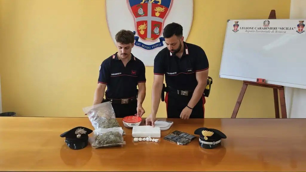 Al momento stai visualizzando Agrigento – In casa con 2.4 chili tra cocaina, hashish e marijuana: riberese chiede di patteggiare
