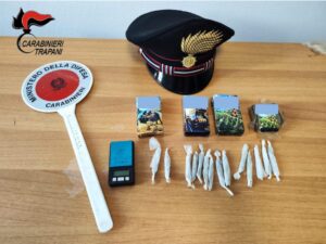 Scopri di più sull'articolo Agrigento – Durante controllo tenta di disfarsi della droga gettandola dalla finestra: arrestato