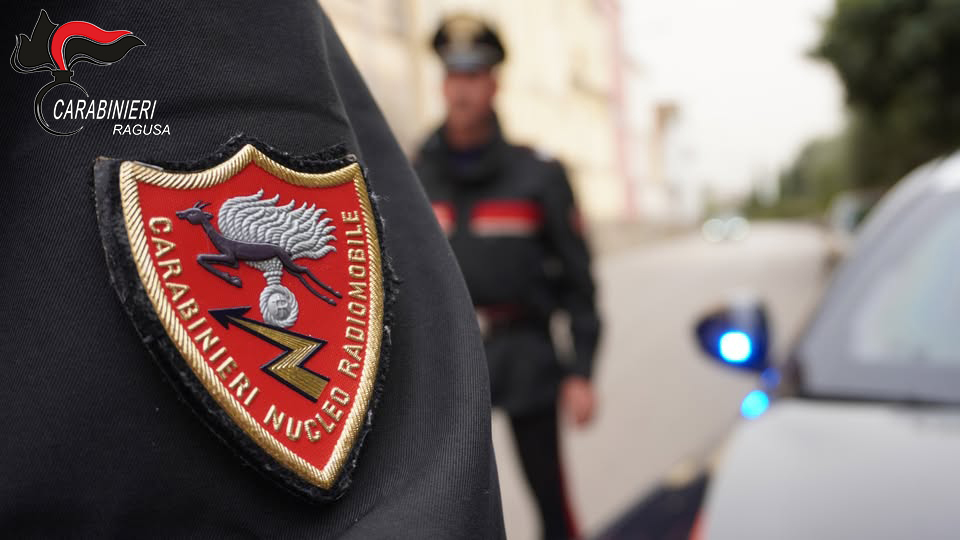 Al momento stai visualizzando Agrigento – Vittoria, 28enne con un coltello aggredisce i Carabinieri: arrestato e trasferito in carcere