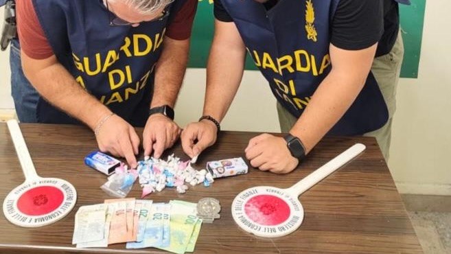 Al momento stai visualizzando Agrigento – Sorpreso a spacciare cocaina durante permesso dai domiciliari, arrestato 
