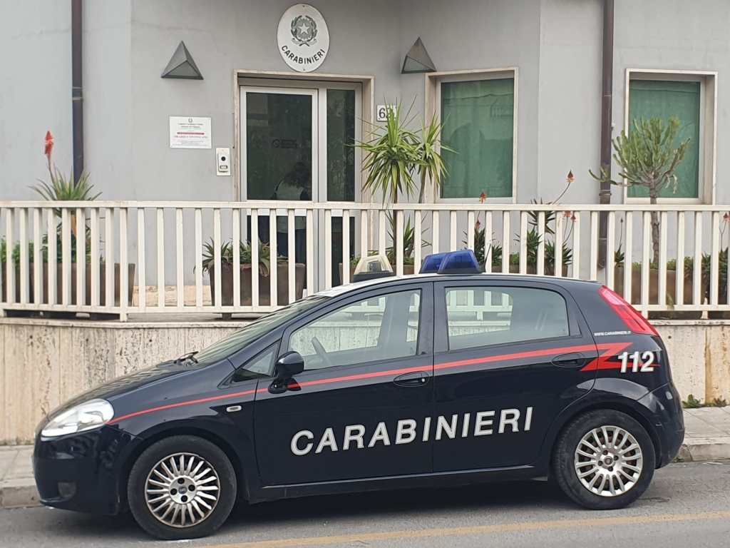 Al momento stai visualizzando Agrigento – Lancia un sacchetto pieno di droga dalla finestra, arrestato