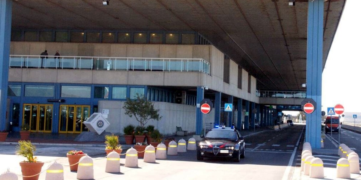 Al momento stai visualizzando Agrigento – Palermo, scende dall'aereo e viene arrestato: deve scontare una condanna per mafia