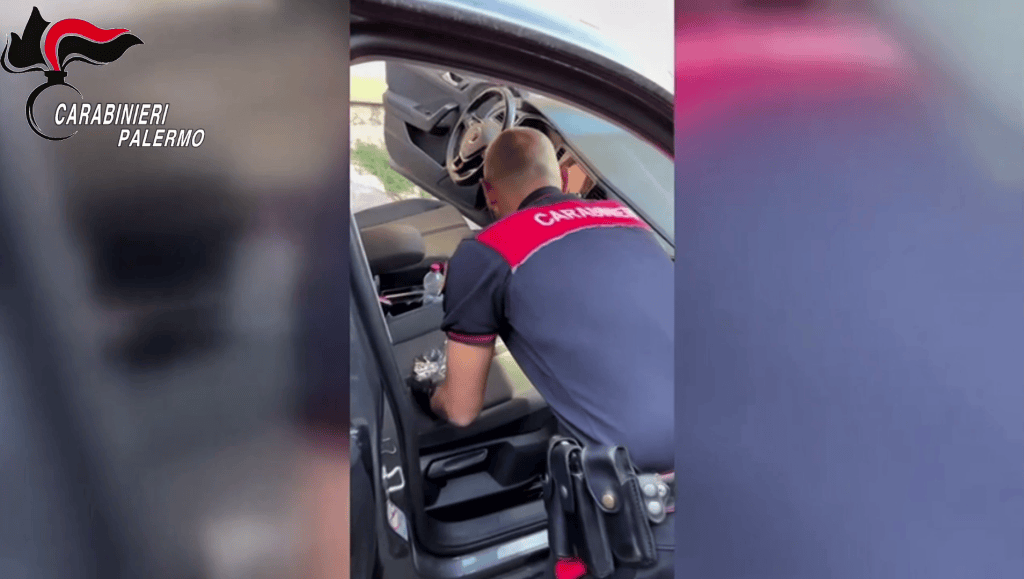 Al momento stai visualizzando Agrigento – Nasconde la droga nella cuffia del cambio, arrestato 28enne