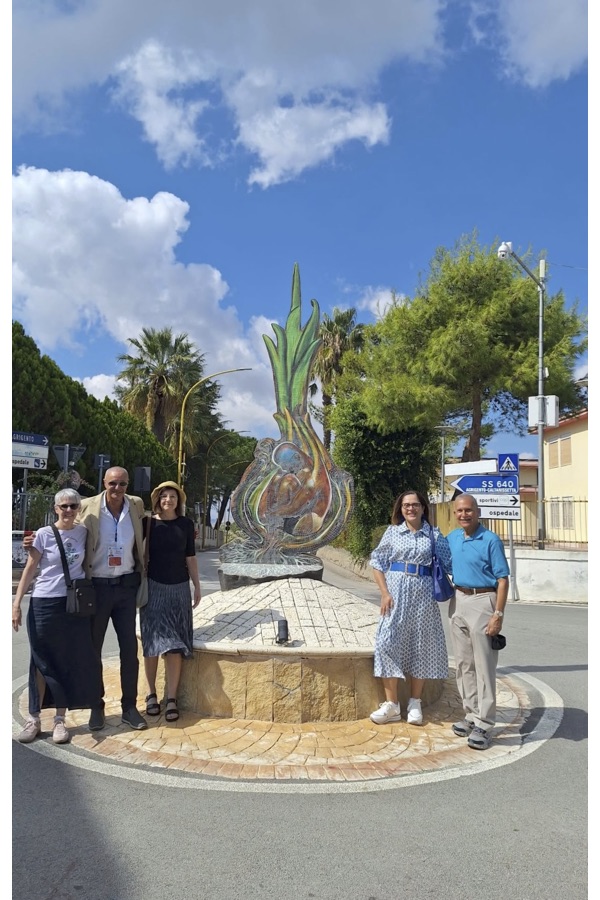 Al momento stai visualizzando Agrigento – Due sorelle americane visitano Castrofilippo dove hanno le loro radici