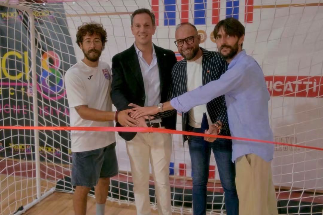 Al momento stai visualizzando Agrigento – L’ AC5 inaugura allo Sport Village il nuovo parquet e le porte. Presente il presidente Castiglia