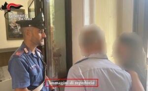 Scopri di più sull'articolo Agrigento – Minaccia e aggredisce i genitori perché non lo accompagnano a comprare la droga, arrestato