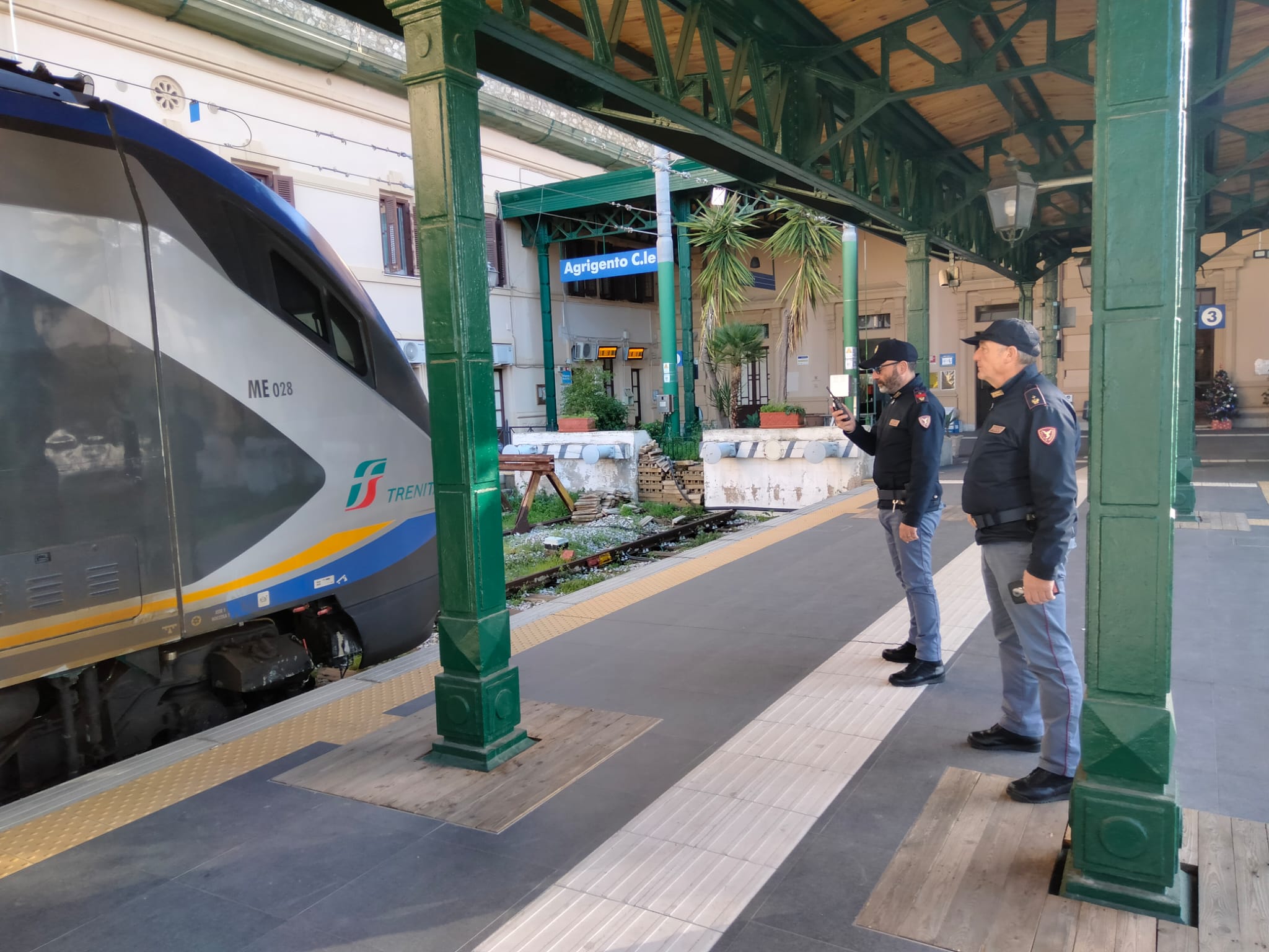 Al momento stai visualizzando La Polizia di Stato denuncia un writer in azione alla stazione ferroviaria di Agrigento