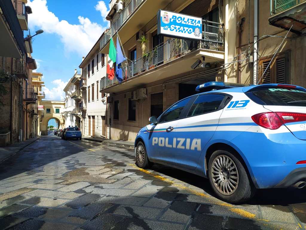 Al momento stai visualizzando Agrigento – Truffa del finto carabiniere ad anziana, recuperati soldi e gioielli: due arresti