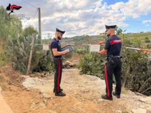 Scopri di più sull'articolo Agrigento – Sorpresi ad appiccare il fuoco a un cumulo di scarti legnosi e plastici: due arresti