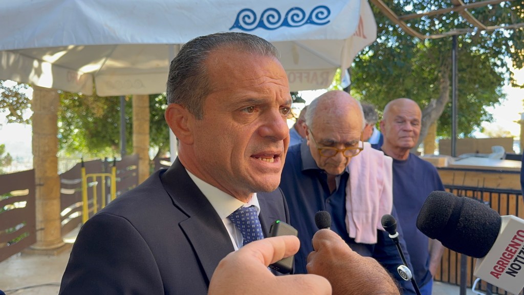 Al momento stai visualizzando Agrigento – De Luca a muso duro contro Sodano: “Smetta di fare il Tiktoker”