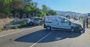 Scopri di più sull'articolo Agrigento – Incidente stradale a Siculiana, auto contro furgoncino: ci sono feriti