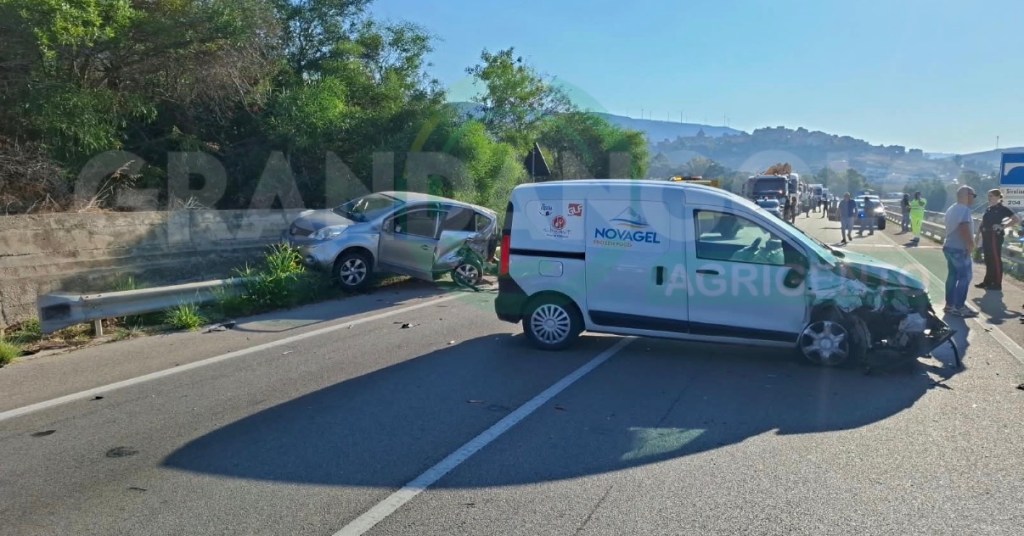 Scopri di più sull'articolo Agrigento – Incidente stradale a Siculiana, auto contro furgoncino: ci sono feriti