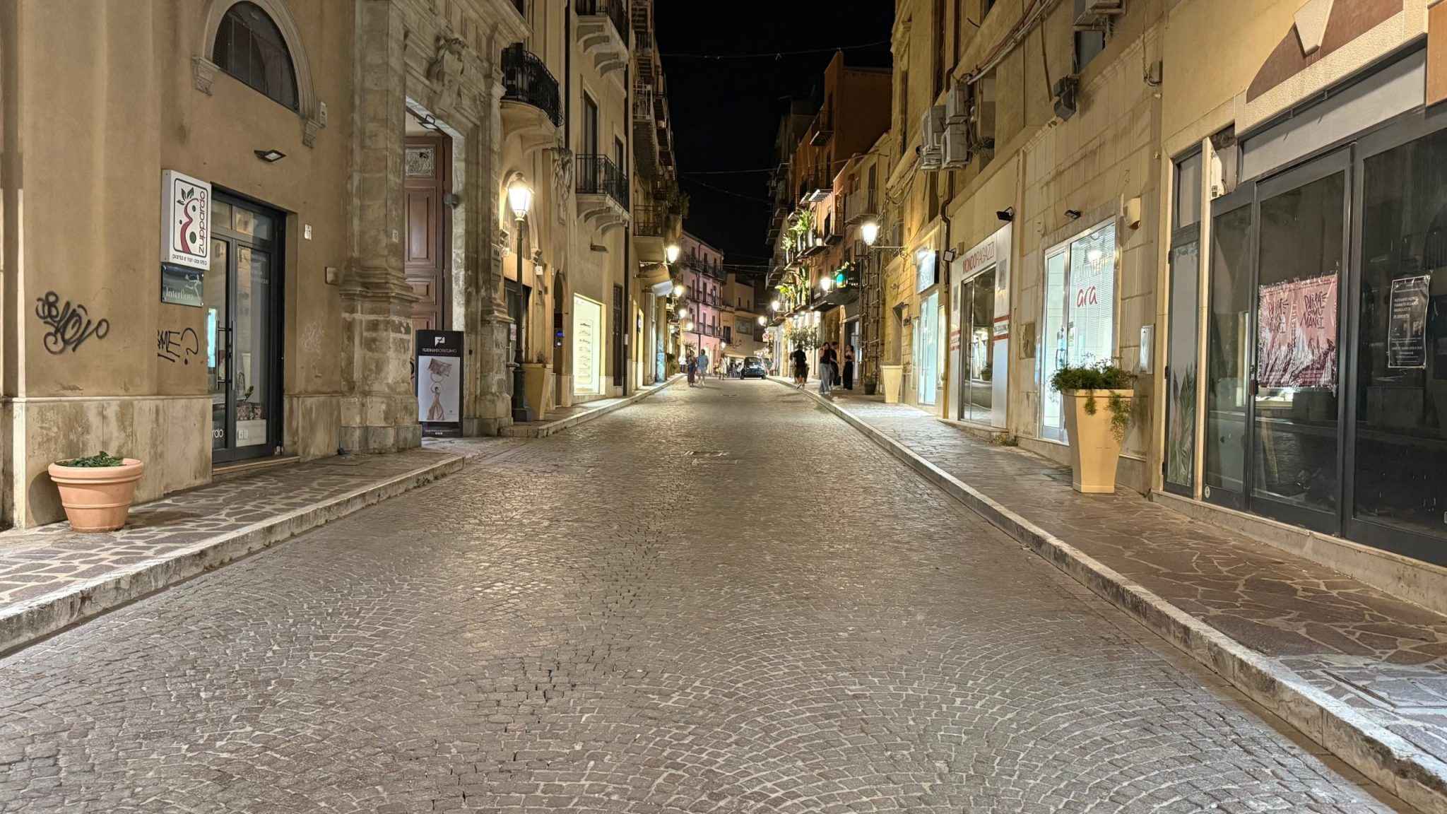 Scopri di più sull'articolo Agrigento, stretta su alcol e bottiglie di vetro: Dalle 22 alle 7 scattano i nuovi divieti ma dopo che abbiamo scritto noi