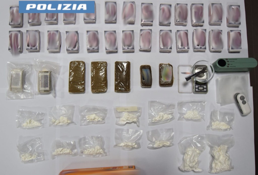 Al momento stai visualizzando Agrigento – In casa con 3.3 chili di hashish e 450 grammi di cocaina: due arresti