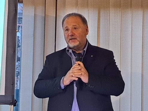 Al momento stai visualizzando Agrigento – Intelligenza artificiale, il sociologo prof. Pira: «L’Intelligenza artificiale può accompagnarci, ma la direzione deve restare umana» A Murano la riflessione del sociologo dell’Università di Messina sulle nuove responsabilità dell’era digitale: giovani, solitudine, lavoro, educazione e tutela delle relazioni umane