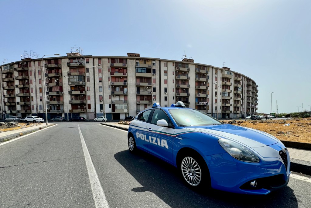 Al momento stai visualizzando Agrigento – Tenta fuga per le scale, aveva cocaina e marijuana: arrestato pusher