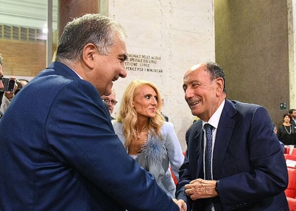 Al momento stai visualizzando Agrigento – Schifani non si dimette e torna alla politica quotidiana