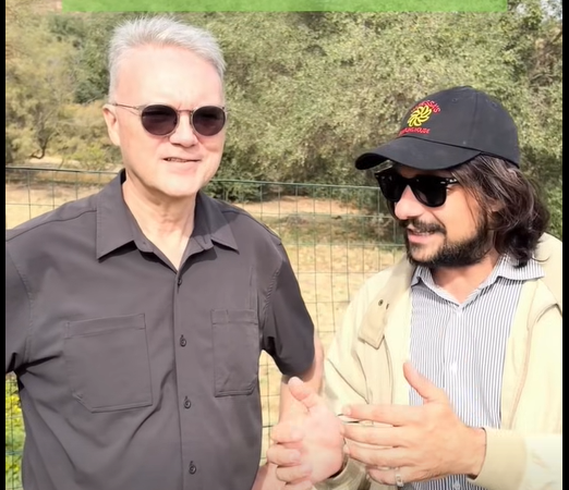 Al momento stai visualizzando Agrigento affonda, Sodano sfoggia il cappellino americano e presenta il turismo del futuro. Ma i cittadini lo riportano alla realtà