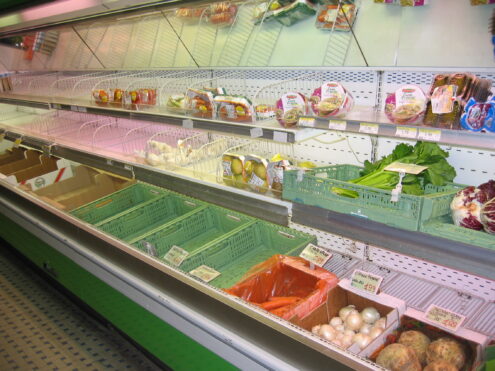 Al momento stai visualizzando Agrigento – Scaffali vuoti e pomodori a quasi 10 euro: la preoccupazione cresce nei supermercati siciliani