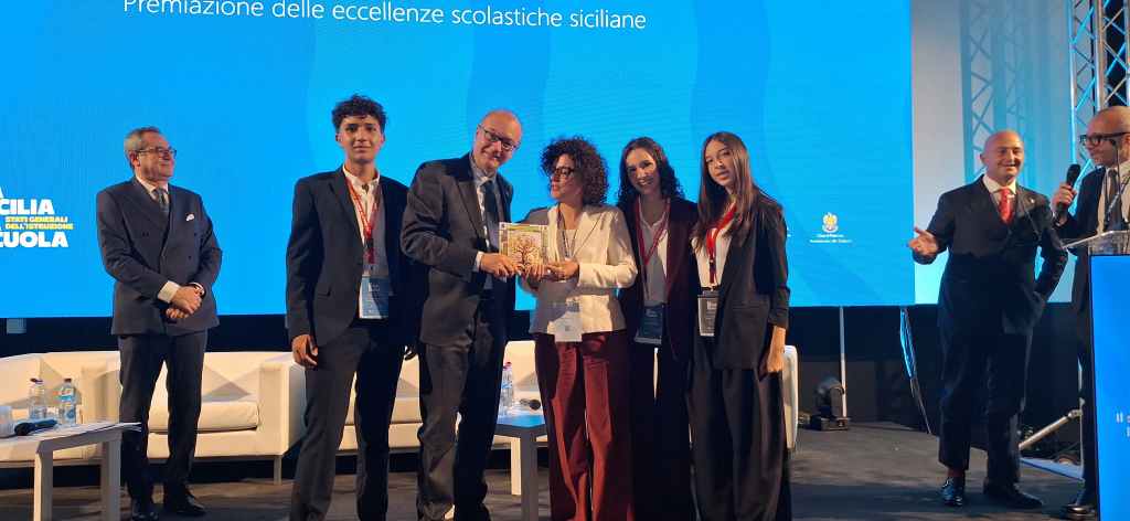 Al momento stai visualizzando Agrigento – Il Liceo Classico Empedocle premiato dal ministro Valditara agli Stati generali della scuola siciliana 